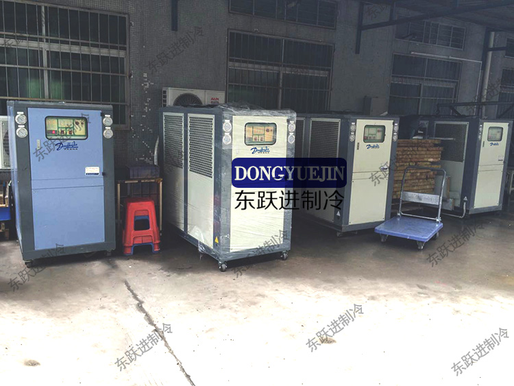 風(fēng)冷箱式冷水機 風(fēng)冷箱式冷水機